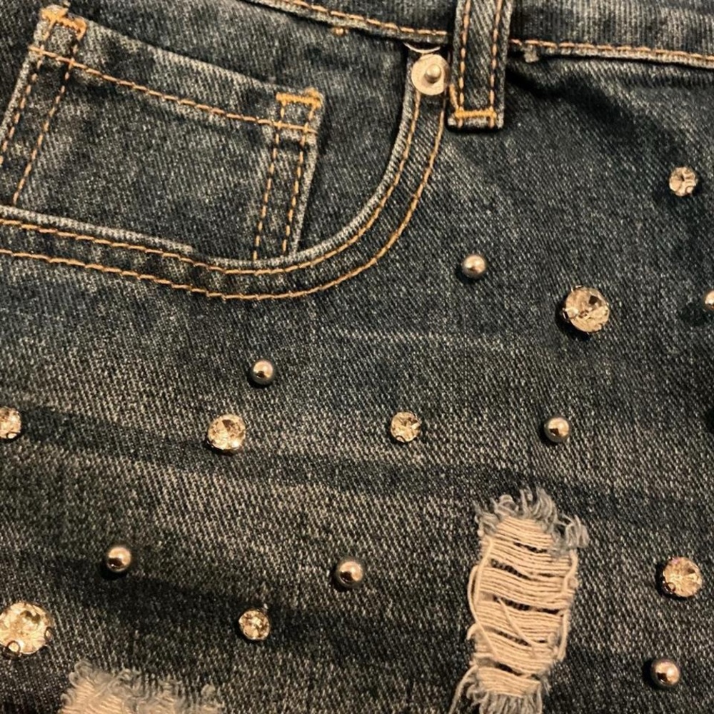 Pearl-Embellished Distressed Blue Jean Shorts - Picture 4 of 5